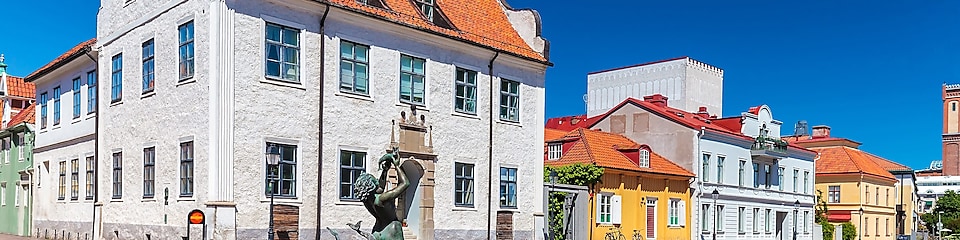 Skulpturen sjöjungrun på Lilla Torget i Kalmar