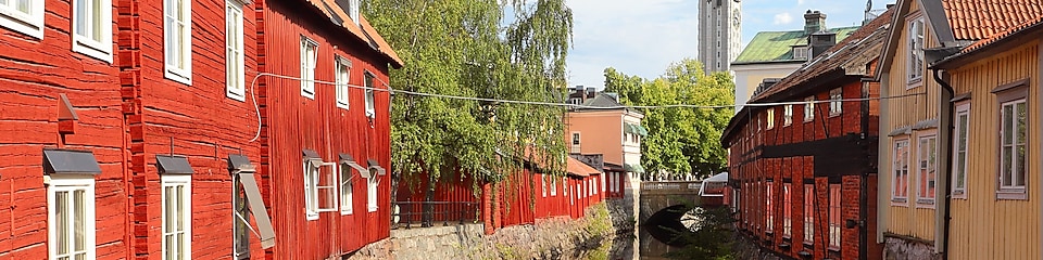 Svartån i Västerås omgiven av gamla bygnader